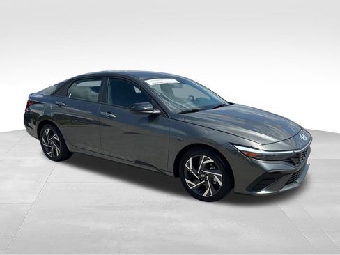 Used 2025 Hyundai Elantra Sport w/ Cargo Package FWD image 7
