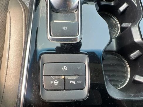 Used 2020 Ford Edge Titanium w/ Equipment Group 301A AWD/4WD image 31