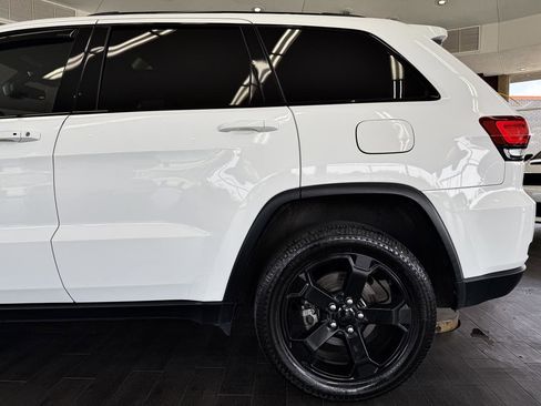 Used 2019 Jeep Grand Cherokee Laredo image 23