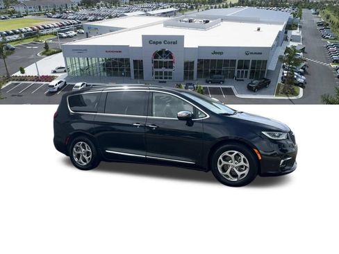Certified 2023 Chrysler Pacifica Limited FWD image 4