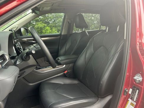 Used 2024 Toyota Highlander Platinum FWD image 15