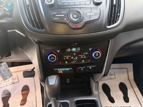 Used 2017 Ford Escape SE FWD image 25