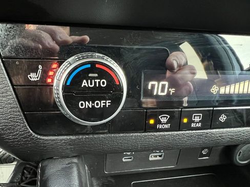 Used 2024 Mitsubishi Outlander SE image 39