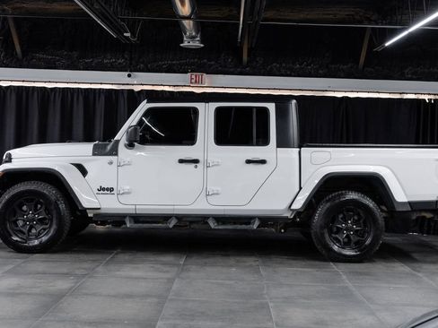Used 2020 Jeep Gladiator Overland w/ LED Lighting Group AWD/4WD image 15