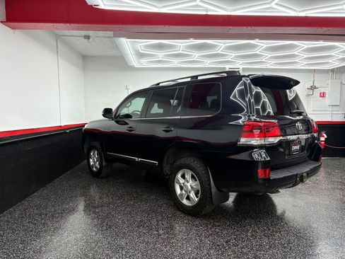 Used 2016 Toyota Land Cruiser image 6