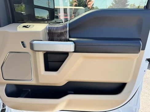 Used 2017 Ford F250 Lariat w/ Lariat Ultimate Package AWD/4WD image 16