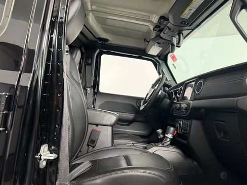 Used 2023 Jeep Wrangler Unlimited Sahara AWD/4WD image 32