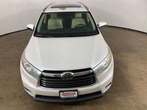 Used 2015 Toyota Highlander Limited w/ Driver Technology Package AWD/4WD image 4