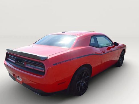 Used 2015 Dodge Challenger SXT w/ Driver Convenience Group RWD image 9