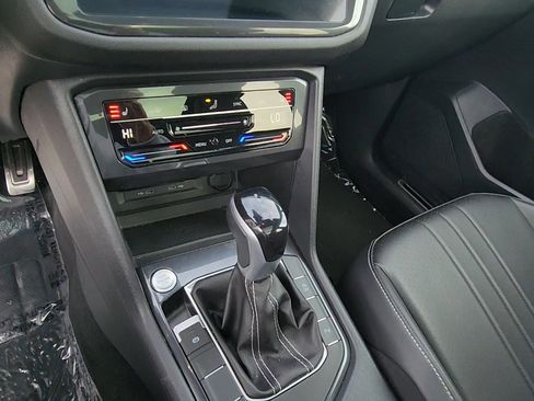 Used 2024 Volkswagen Tiguan SE R-Line image 27