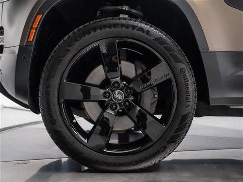 Used 2023 Land Rover Defender 110 SE image 10