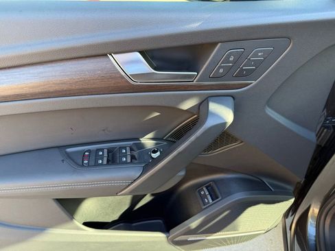 Used 2025 Audi Q5 e Prestige w/ Prestige Package image 10