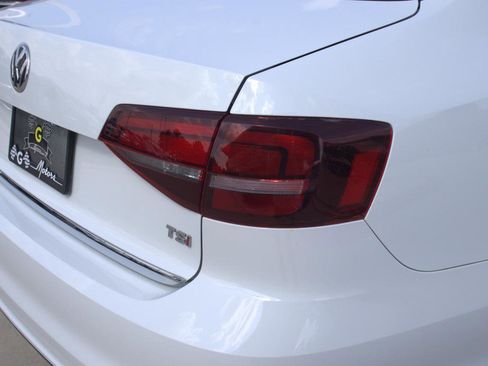 Used 2017 Volkswagen Jetta SEL image 8