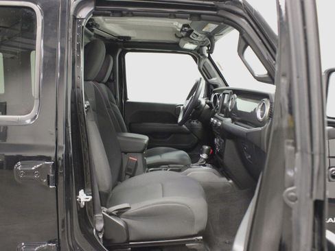 Used 2023 Jeep Wrangler Unlimited Sahara AWD/4WD image 14