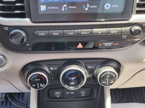 Used 2024 Hyundai Venue SEL FWD image 27
