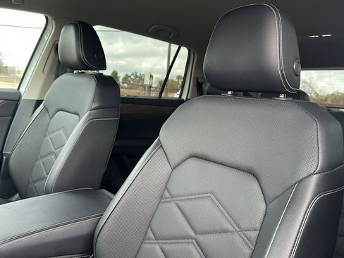 Used 2025 Volkswagen Atlas SE image 11
