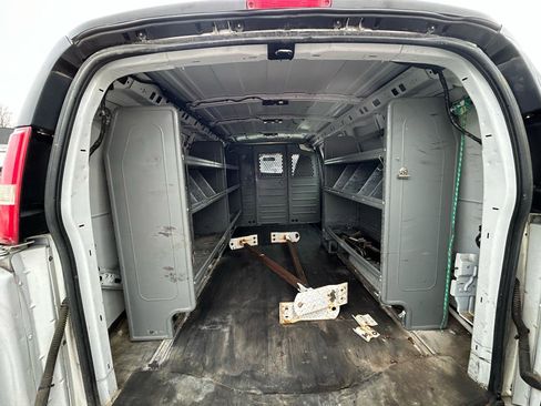 Used 2016 Chevrolet Express 2500 RWD image 13