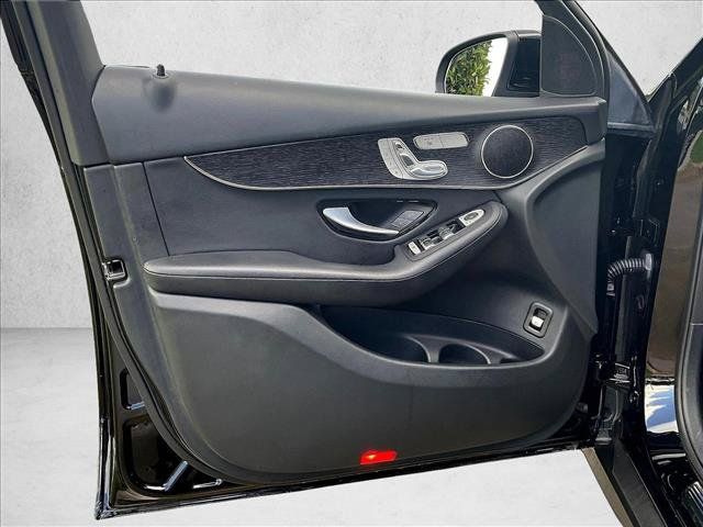 Used 2022 Mercedes-Benz GLC 300 4MATIC image 17
