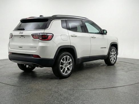 Used 2025 Jeep Compass Limited AWD/4WD image 9