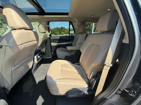 Used 2024 Ford Expedition Limited AWD/4WD image 7