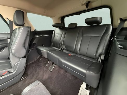 Used 2022 Ford Expedition XLT AWD/4WD image 23