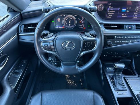 Used 2019 Lexus ES 300h image 15