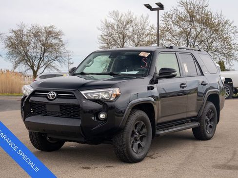Used 2023 Toyota 4Runner SR5 Premium image 3