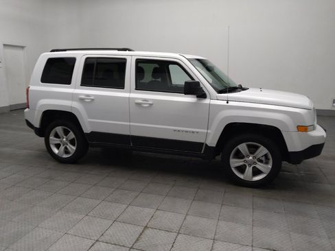 Used 2016 Jeep Patriot Latitude AWD/4WD image 11