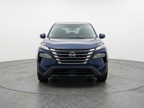 Used 2025 Nissan Rogue SV image 2