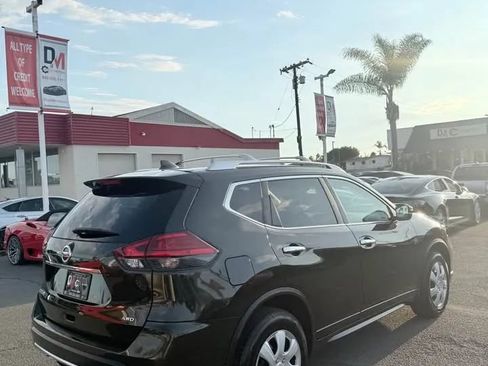 Used 2017 Nissan Rogue S w/ S Appearance Package AWD/4WD image 4