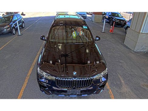 Used 2022 BMW X7 xDrive40i w/ M Sport Package AWD/4WD image 2