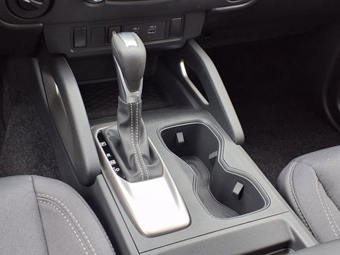 Used 2025 Nissan Frontier SV image 14