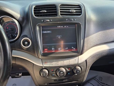 Used 2019 Dodge Journey SE w/ Premium Group FWD image 16