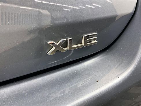 Used 2020 Toyota Highlander XLE image 10