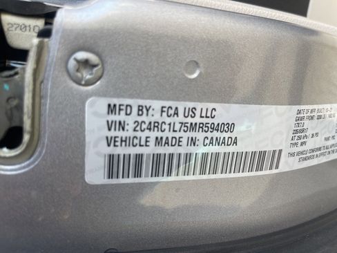 Used 2021 Chrysler Pacifica Touring-L image 30