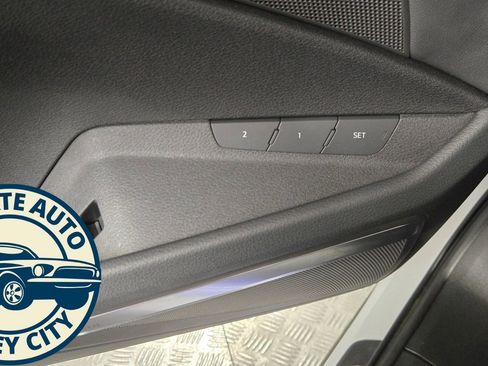 Used 2024 Audi Q8 e-tron Premium Plus image 22