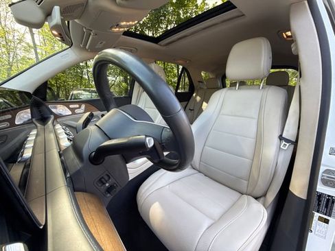 Used 2020 Mercedes-Benz GLE 350 4MATIC image 24