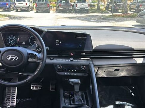 Used 2025 Hyundai Elantra SEL FWD image 12