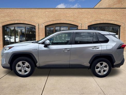 Used 2019 Toyota RAV4 XLE w/ Convenience Package AWD/4WD image 8