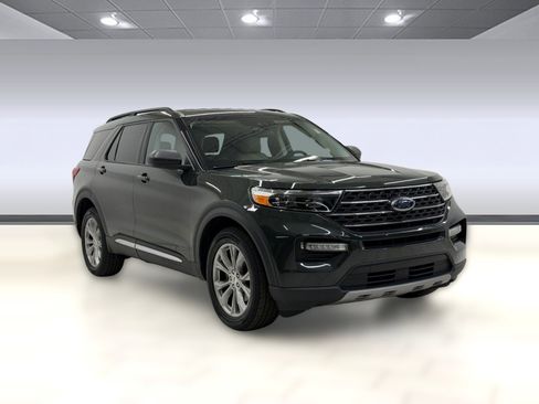 Used 2023 Ford Explorer XLT w/ Equipment Group 202A AWD/4WD image 6