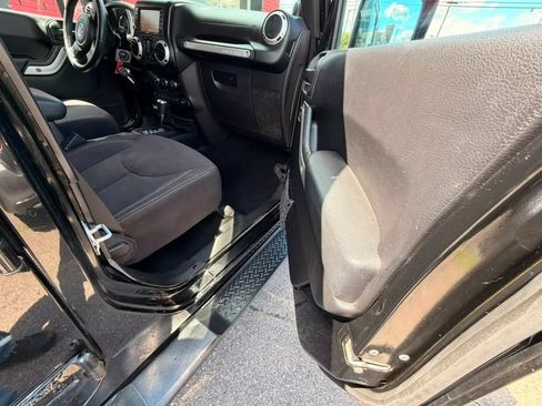 Used 2014 Jeep Wrangler Unlimited Sahara w/ Dual Top Group AWD/4WD image 9