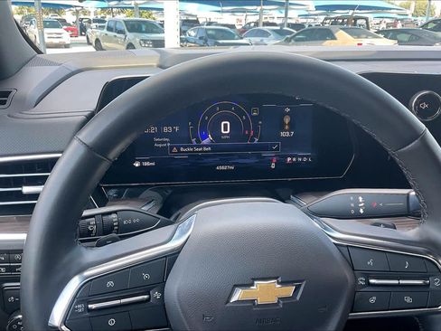 Used 2025 Chevrolet Suburban Premier RWD image 25