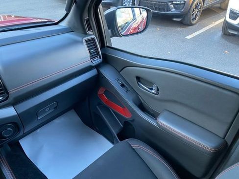 Used 2022 Nissan Frontier PRO-4X image 33