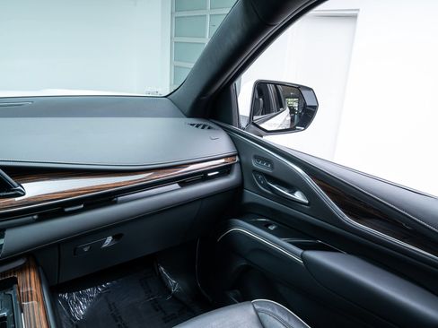 Used 2024 Cadillac Escalade Premium Luxury AWD/4WD image 10