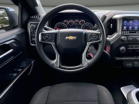Used 2020 Chevrolet Silverado 1500 LT AWD/4WD image 9