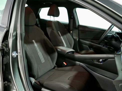 Used 2025 Hyundai Elantra SEL image 23