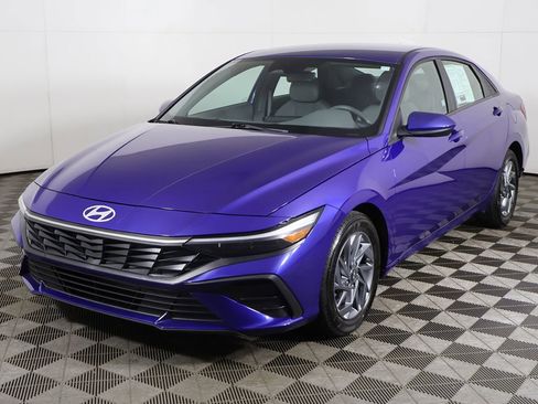 Used 2024 Hyundai Elantra SEL FWD image 7