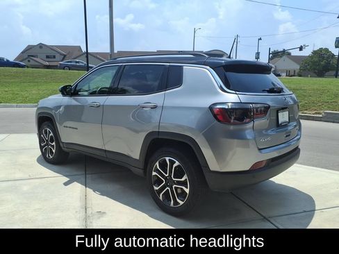 Used 2022 Jeep Compass Limited AWD/4WD image 5