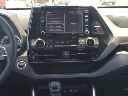 Used 2021 Toyota Highlander L image 18