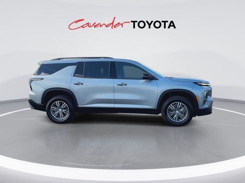 Used 2026 Chevrolet Traverse LT FWD image 9